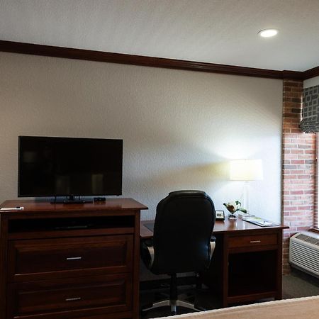 Hillsdale College Dow Hotel And Conference Center 外观 照片