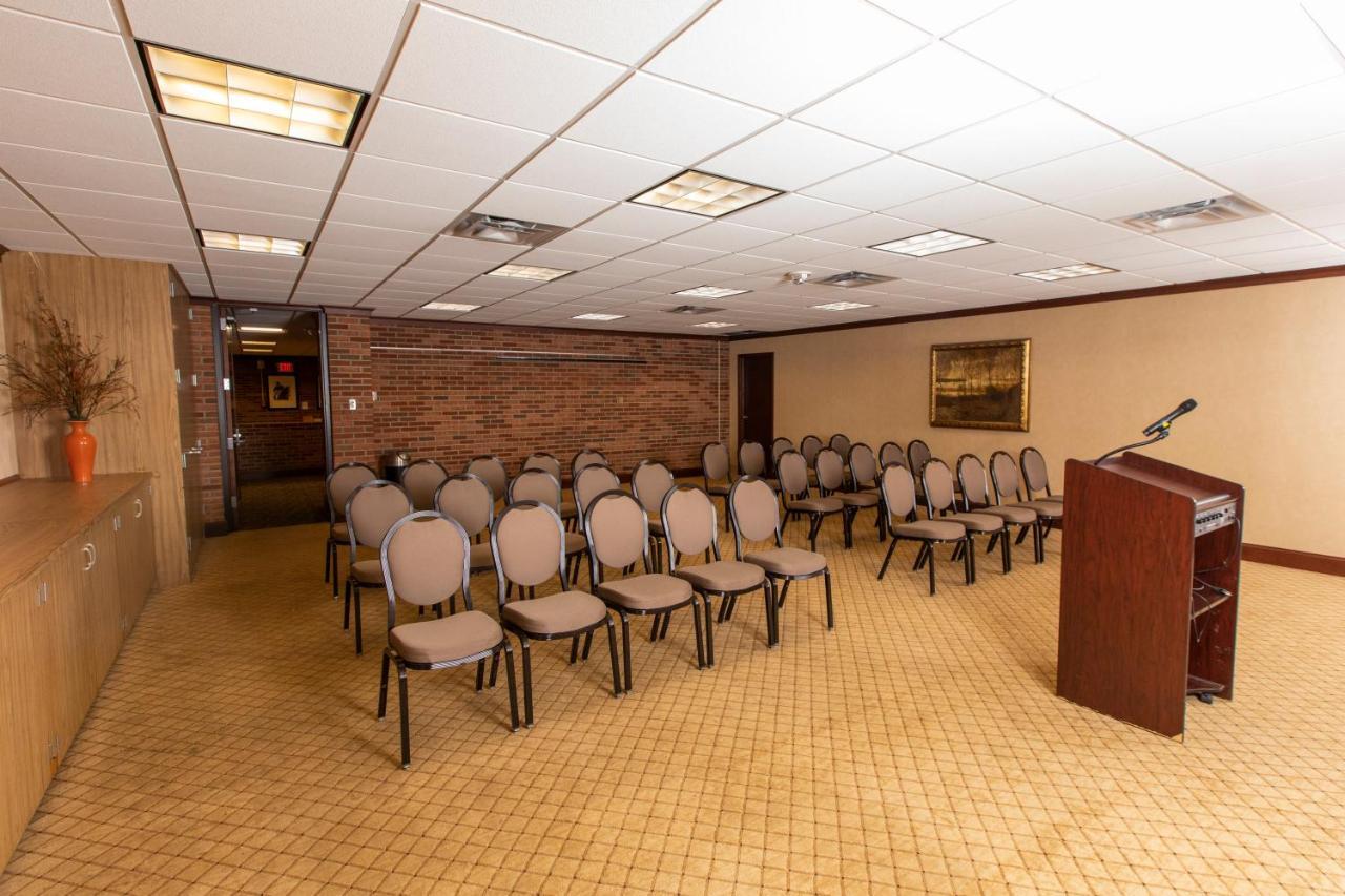 Hillsdale College Dow Hotel And Conference Center 外观 照片